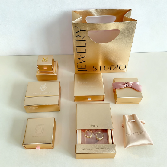 caixa de brincos de papelão