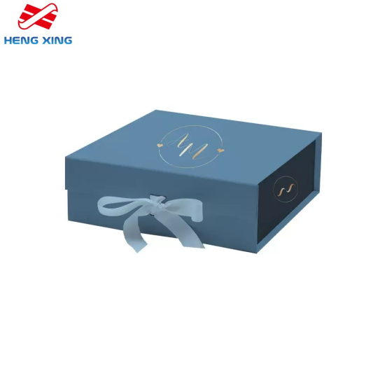Caixa de presente com tampa de fecho magnético