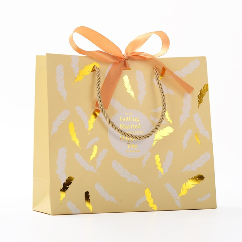 Sacola de presente personalizada com fita